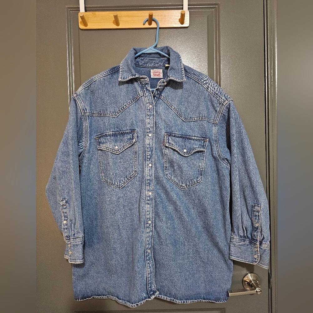 Levi's Blue Denim Casual Utility Long Sleeve With Pearl Snap Closure. Classic